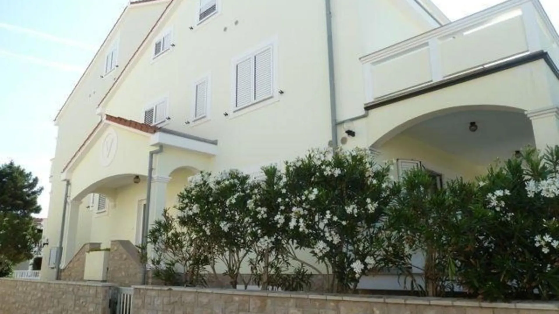 Tolles Appartement In Vir Mit Grill, Garten Und Terrasse Und Meerblick Chorvatsko